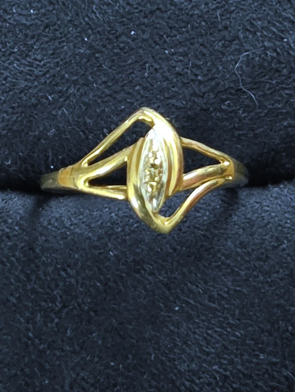 10k Diamond Chip Yellow Gold Ring (Vintage)